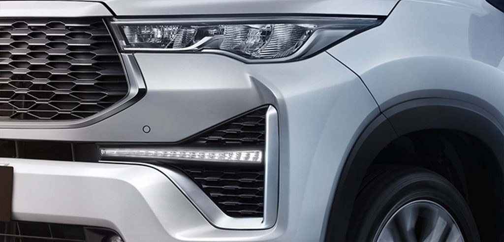 ngoại thất toyota innova cross