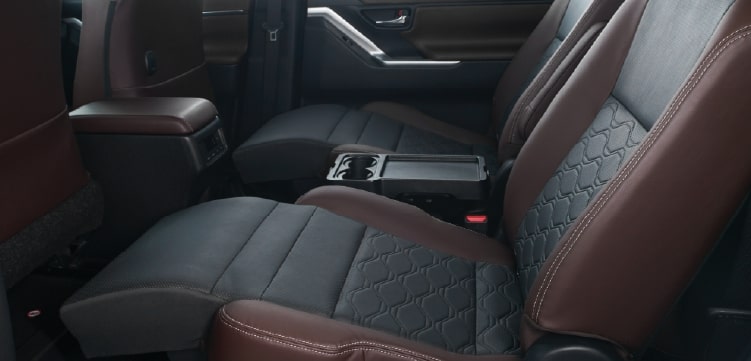 nội thất toyota innova cross